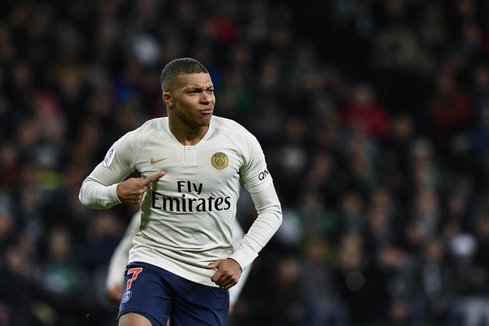 广西南宁上演“机甲舞林大会”